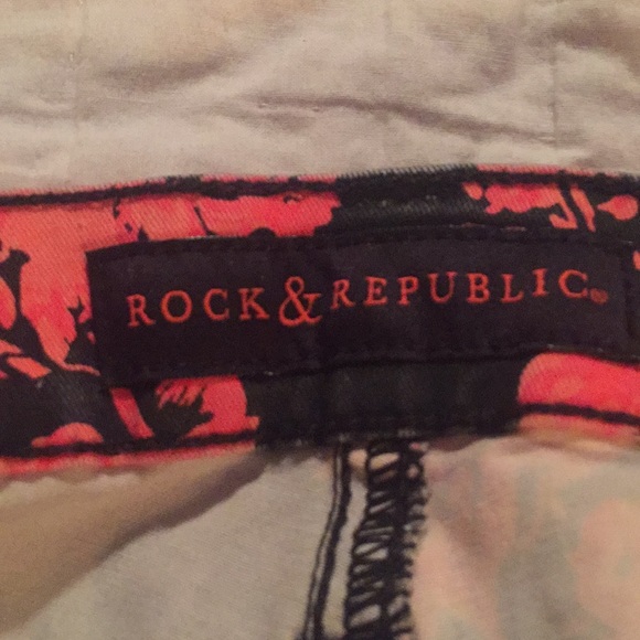 🍄Rock&Republic Floral Skinny Crops🍄 - Picture 6 of 8